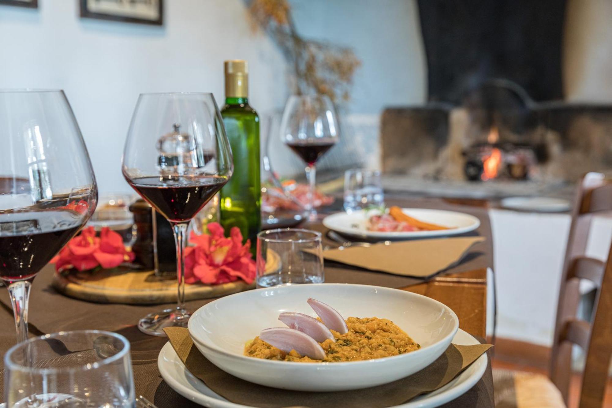 Villa Agriturismo Tenuta La Campana Asciano Luaran gambar