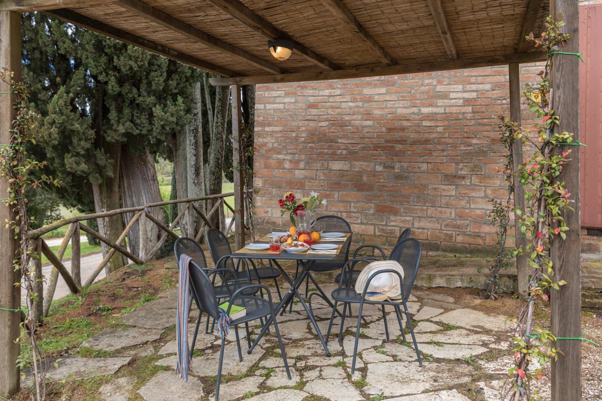 Villa Agriturismo Tenuta La Campana Asciano Luaran gambar