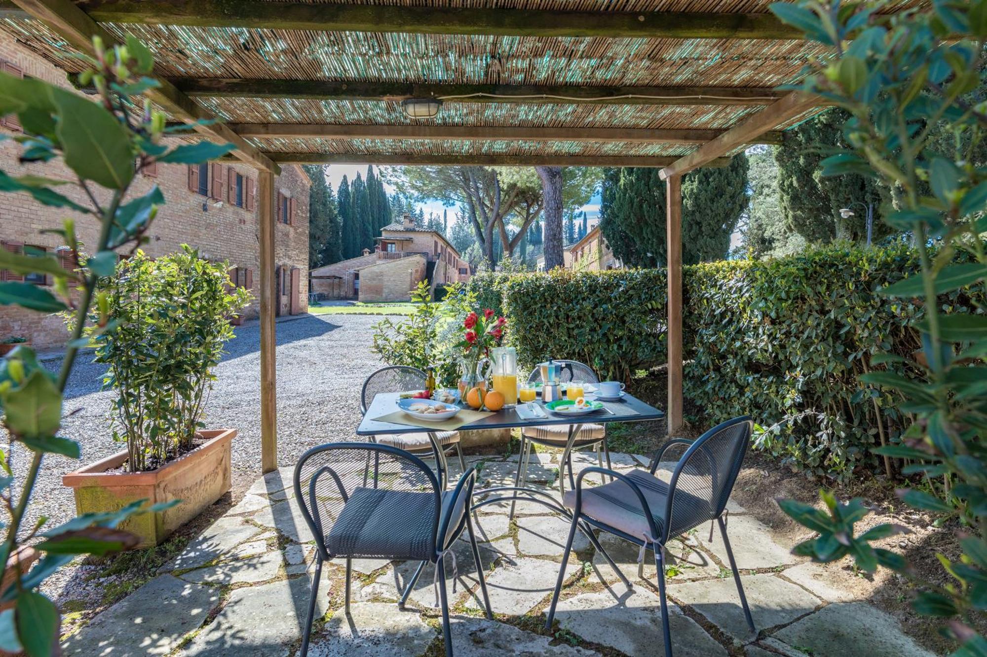 Villa Agriturismo Tenuta La Campana Asciano Luaran gambar