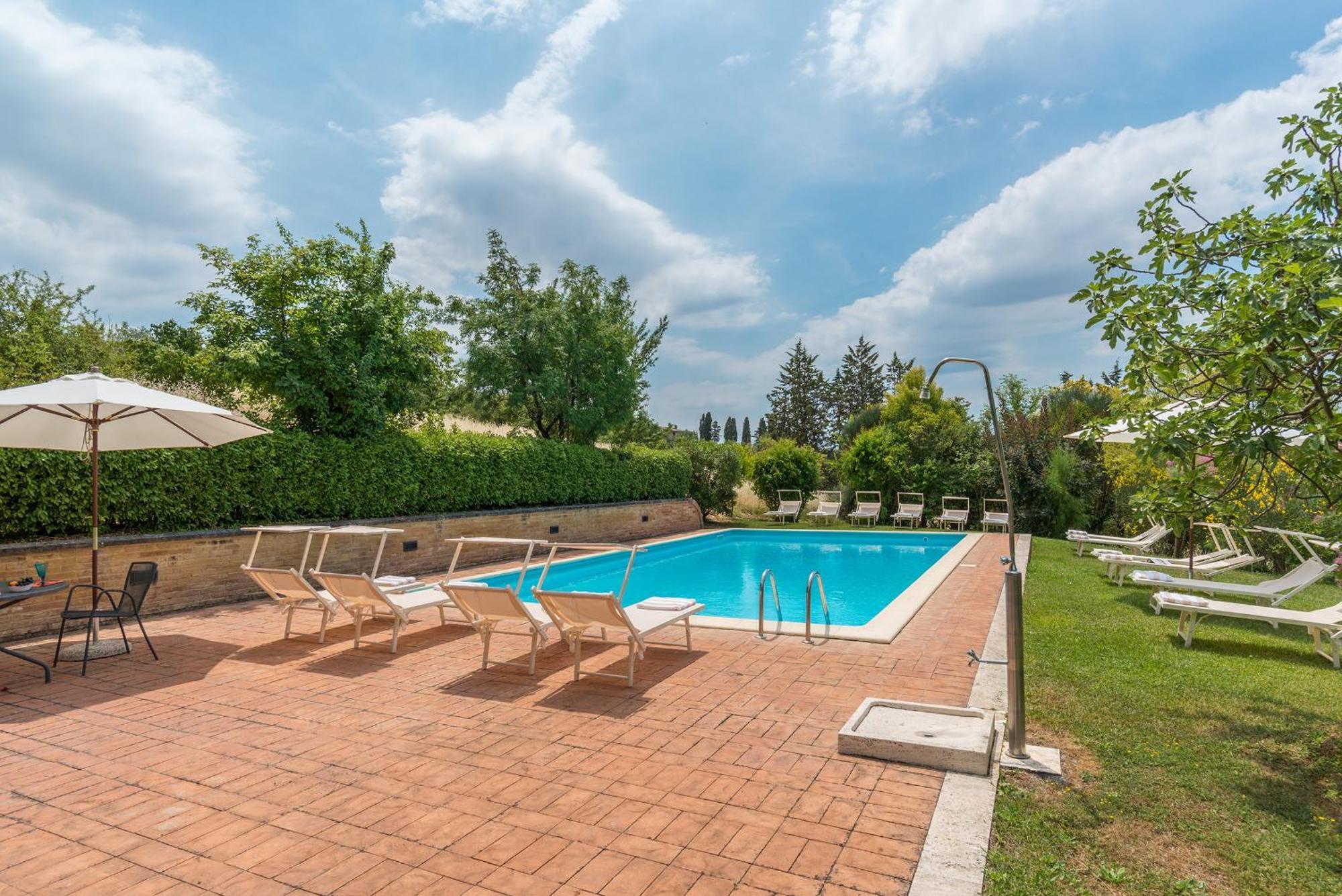 Villa Agriturismo Tenuta La Campana Asciano Luaran gambar