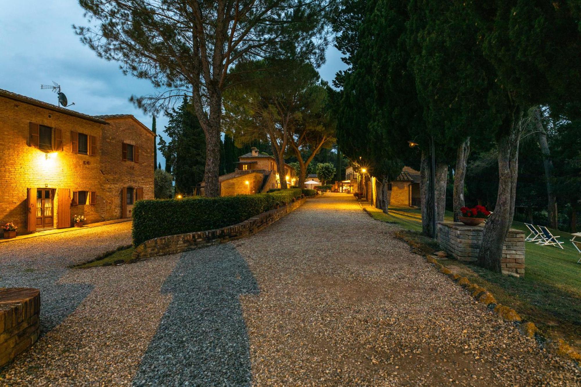 Villa Agriturismo Tenuta La Campana Asciano Luaran gambar