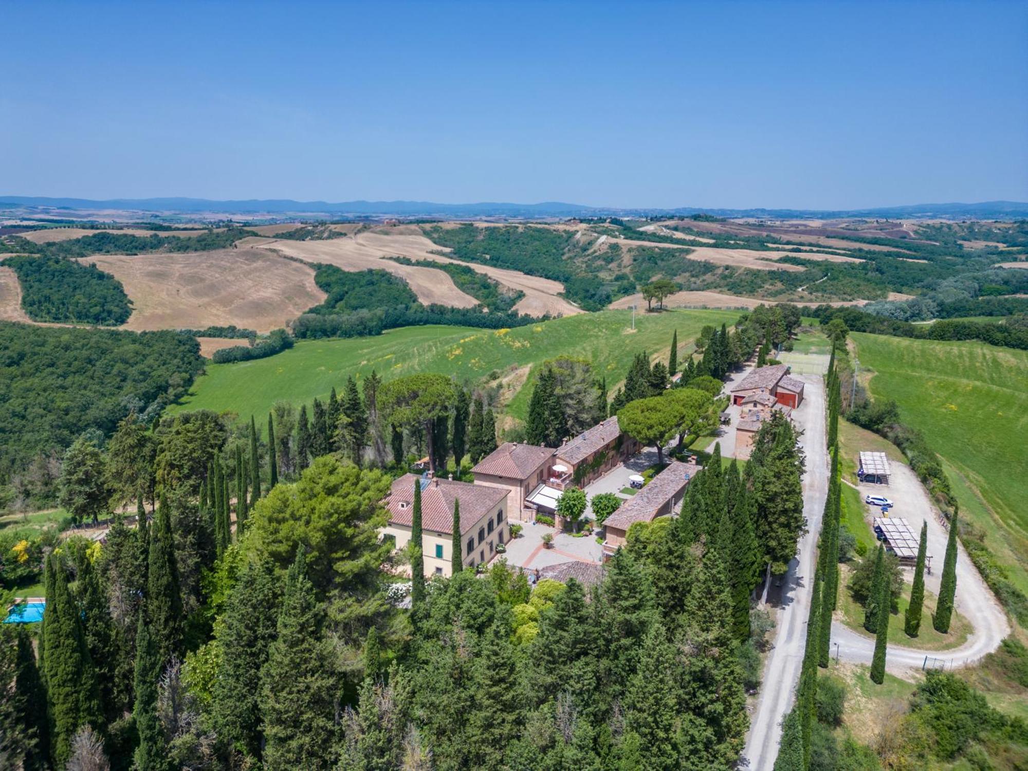 Villa Agriturismo Tenuta La Campana Asciano Luaran gambar